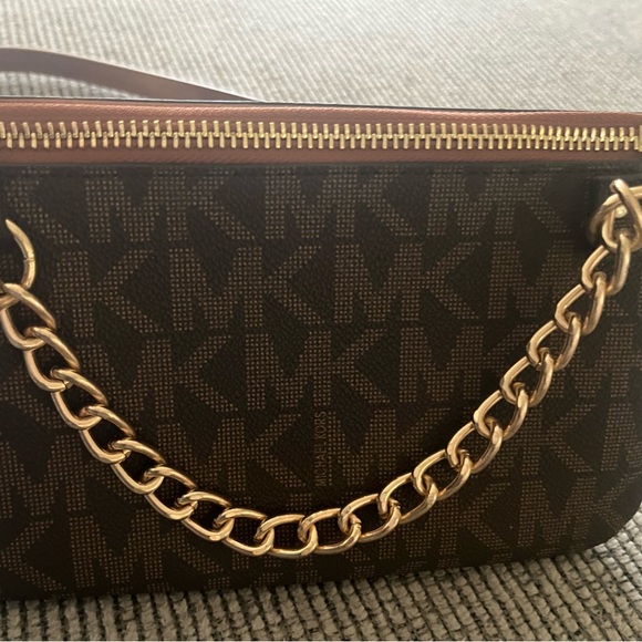 Michael Kors cross body hand bag/wristlet Authentic - Picture 6 of 11